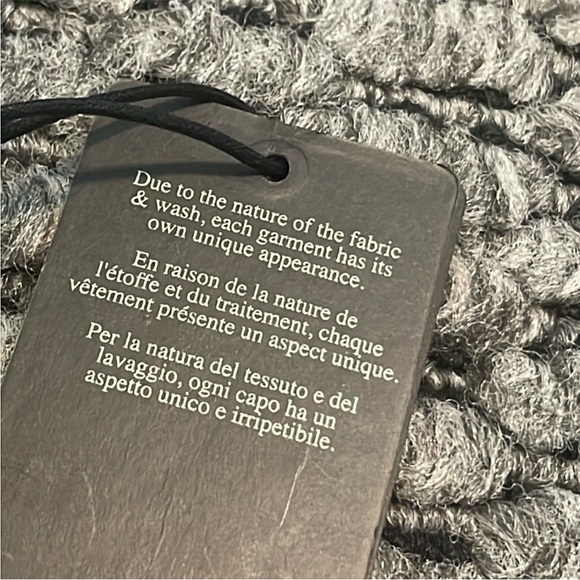 Guess Daisy Duke Micro Shorts Women’s 29 Raw Hem Y2K NWT Summer Casual Denim - Picture 8 of 8